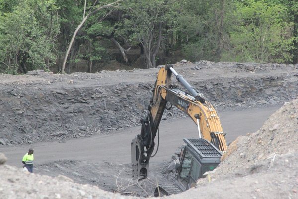 Government concedes ‘grey areas’ in land and mining laws